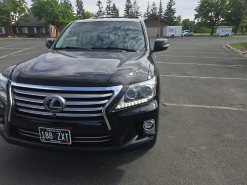 Used 2014 Lexus LX 570 4WD image 3