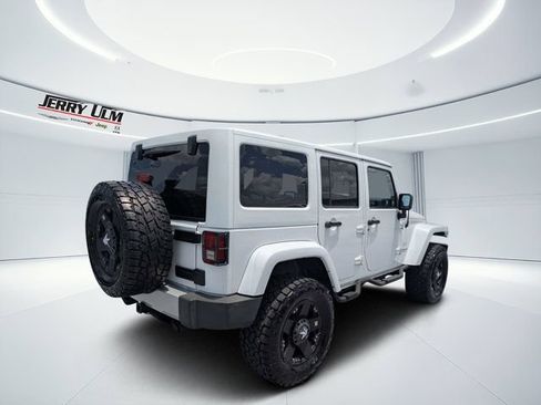 Used 2013 Jeep Wrangler Unlimited Sahara w/ Connectivity Group AWD/4WD image 3
