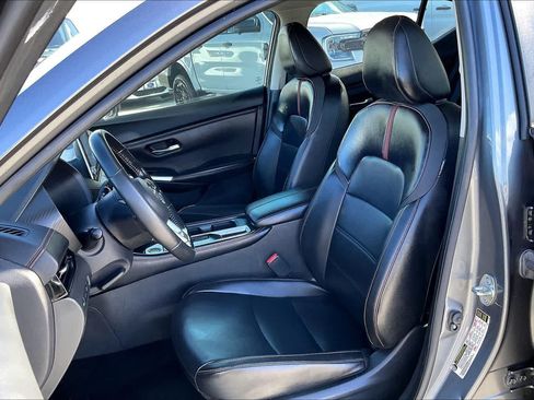 Used 2023 Nissan Sentra SR w/ SR Premium Package FWD image 11