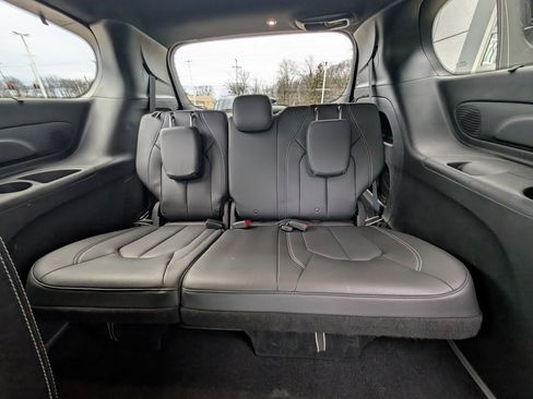 Used 2020 Chrysler Pacifica Touring-L w/ Advanced Safetytec Group image 19