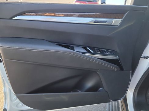 Used 2025 Cadillac Escalade ESV Sport Platinum image 14