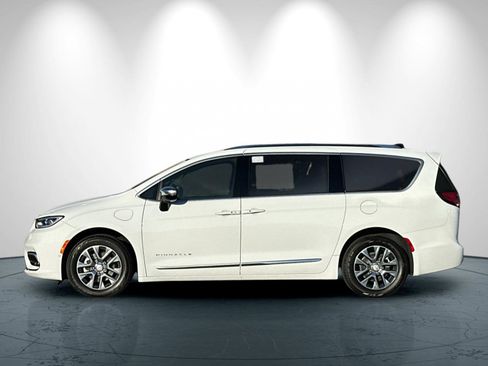 New 2026 Chrysler Pacifica Pinnacle image 7