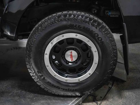 Used 2015 Toyota Tacoma TRD Pro w/ Off Road Towing Package image 7