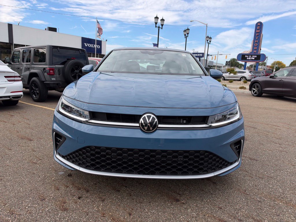 Used 2026 Volkswagen Jetta SE FWD image 2