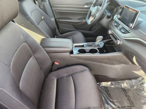 Used 2024 Nissan Altima 2.5 SV image 15