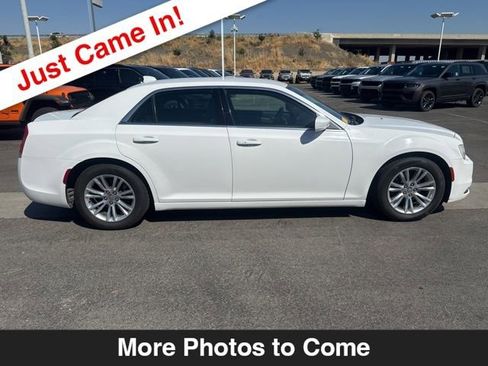 Used 2017 Chrysler 300 Limited image 7