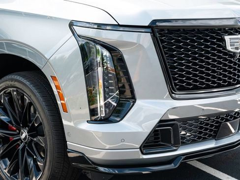 Used 2025 Cadillac Escalade V w/ LPO, ONYX Package AWD/4WD image 8