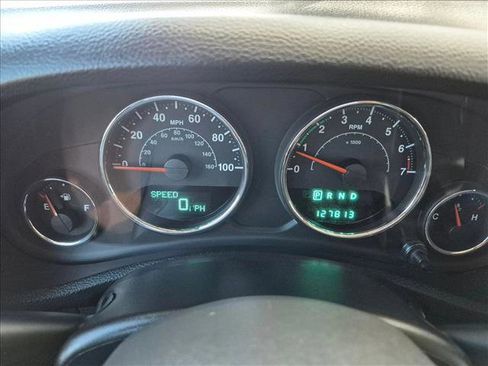 Used 2014 Jeep Wrangler Unlimited Sahara w/ Connectivity Group AWD/4WD image 12