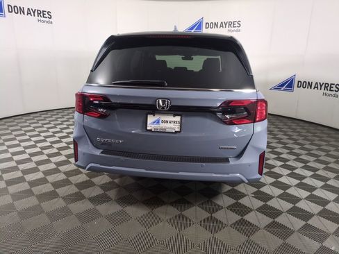 New 2026 Honda Odyssey Touring image 4