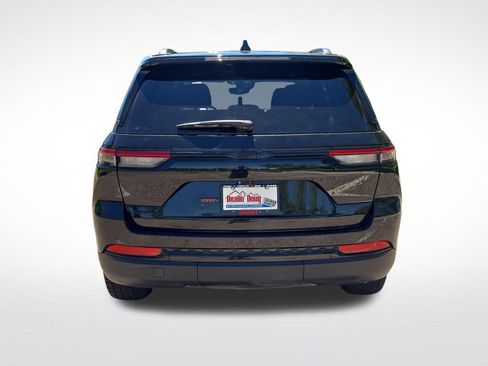 Used 2024 Jeep Grand Cherokee Altitude AWD/4WD image 4