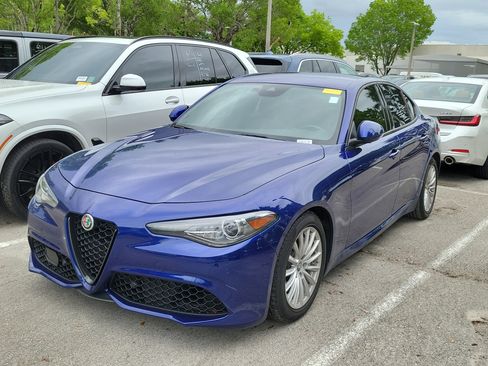 Used 2022 Alfa Romeo Giulia Sprint RWD image 3