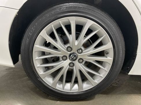 Used 2018 Toyota Camry XLE FWD image 4