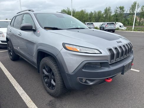 Used 2016 Jeep Cherokee Trailhawk w/ Comfort/Convenience Group AWD/4WD image 6