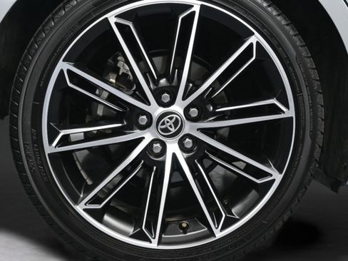 Used 2022 Toyota Avalon Touring image 32