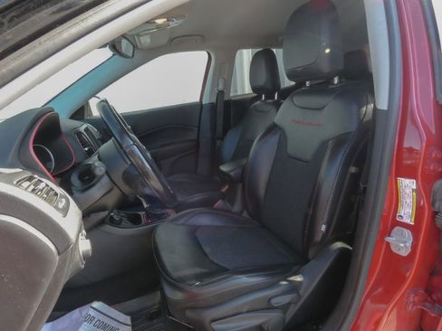 Used 2020 Jeep Compass Trailhawk AWD/4WD image 6