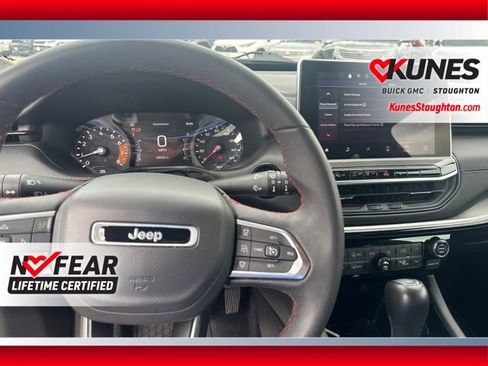 Used 2025 Jeep Compass Trailhawk AWD/4WD image 19