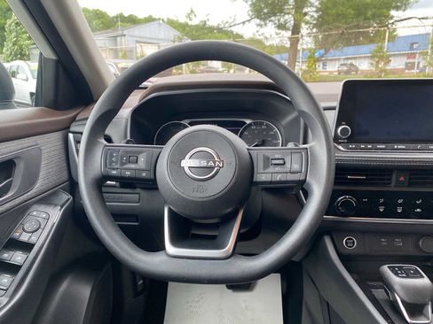 Used 2023 Nissan Rogue S AWD/4WD image 18