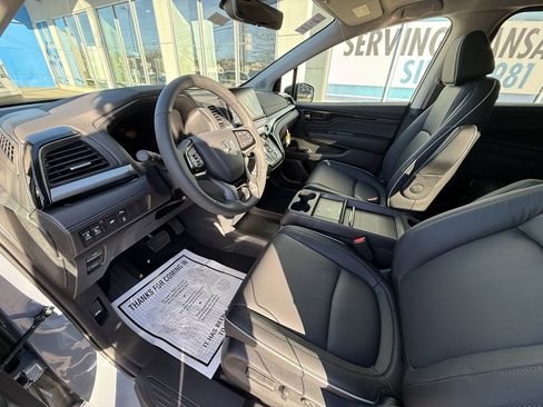 New 2026 Honda Odyssey Touring image 11