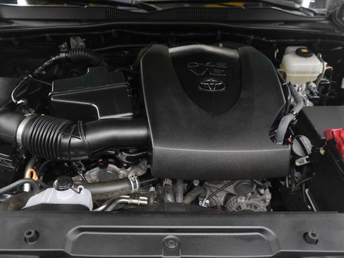 Used 2020 Toyota Tacoma TRD Off-Road image 29