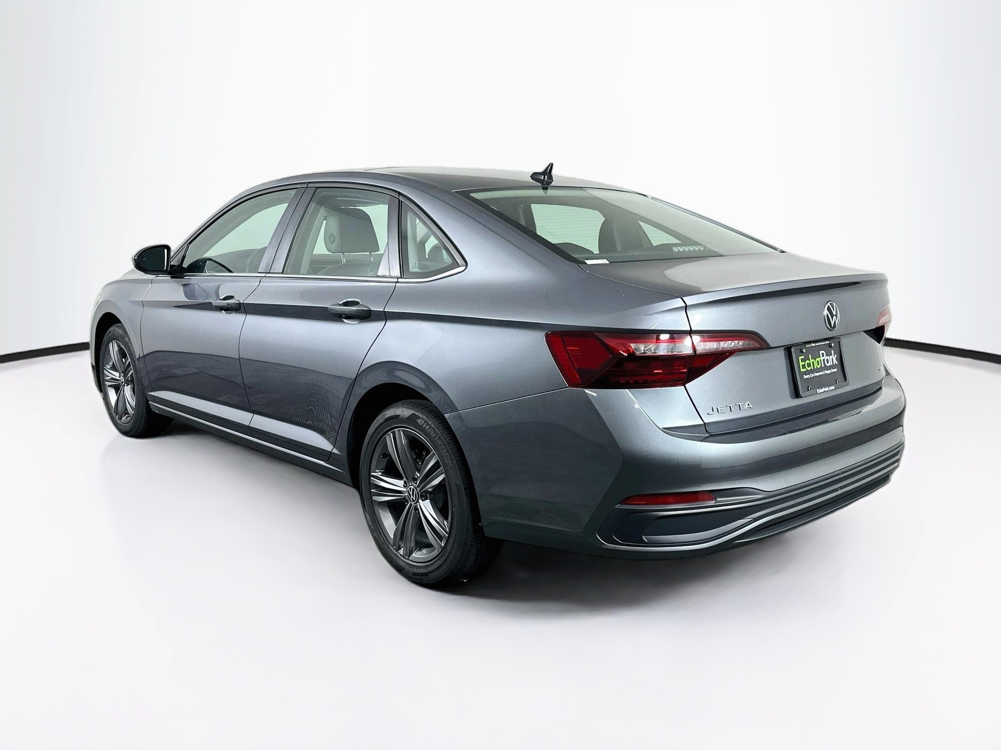 Used 2024 Volkswagen Jetta SE FWD image 5