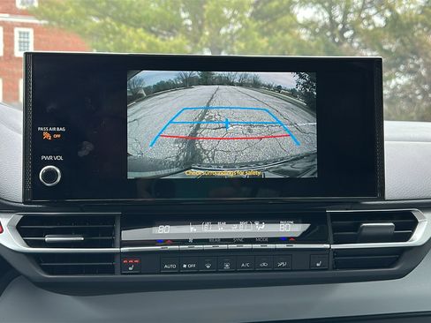 Used 2025 Toyota Sienna XLE w/ XLE Plus Package image 21