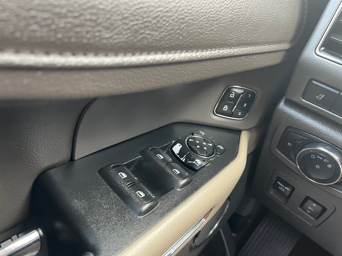 Used 2019 Ford Expedition Max XLT w/ Equipment Group 202A AWD/4WD image 23