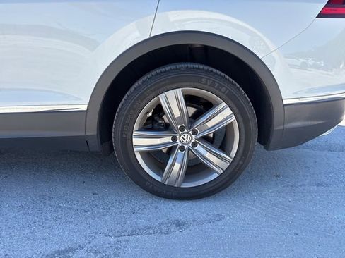 Used 2021 Volkswagen Tiguan SE image 22