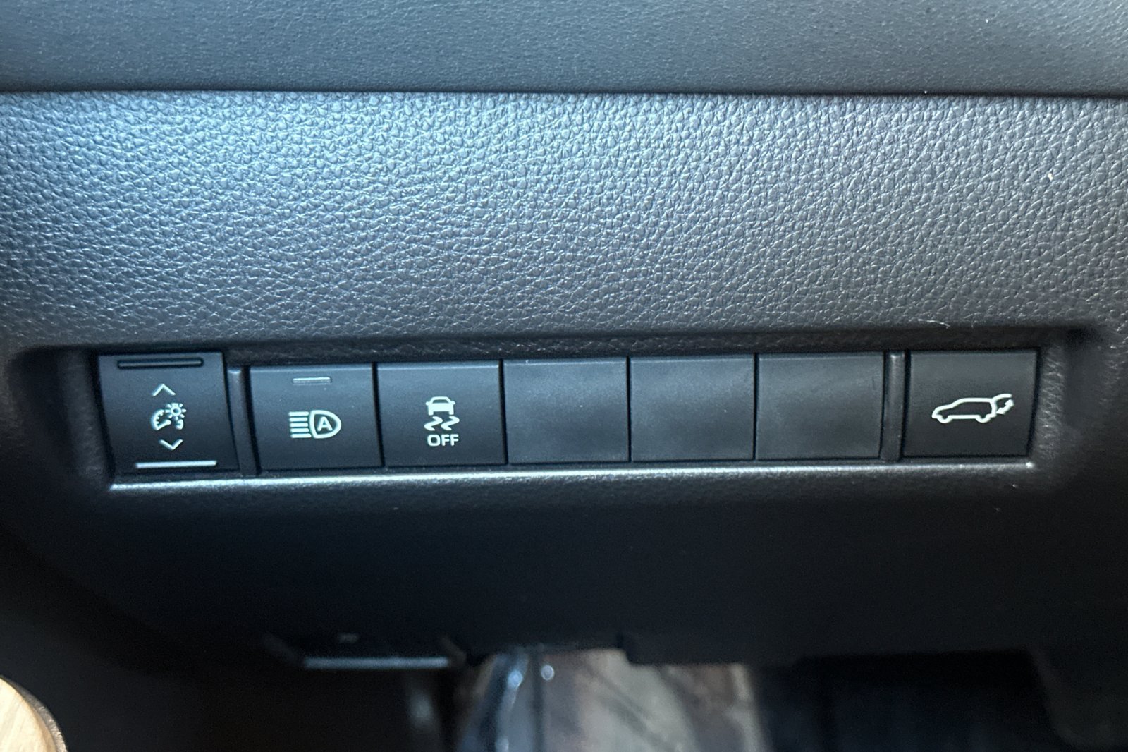 Certified 2024 Toyota Venza XLE AWD/4WD image 32