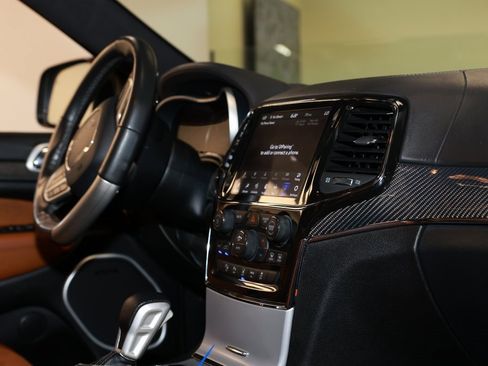 Used 2021 Jeep Grand Cherokee SRT image 18