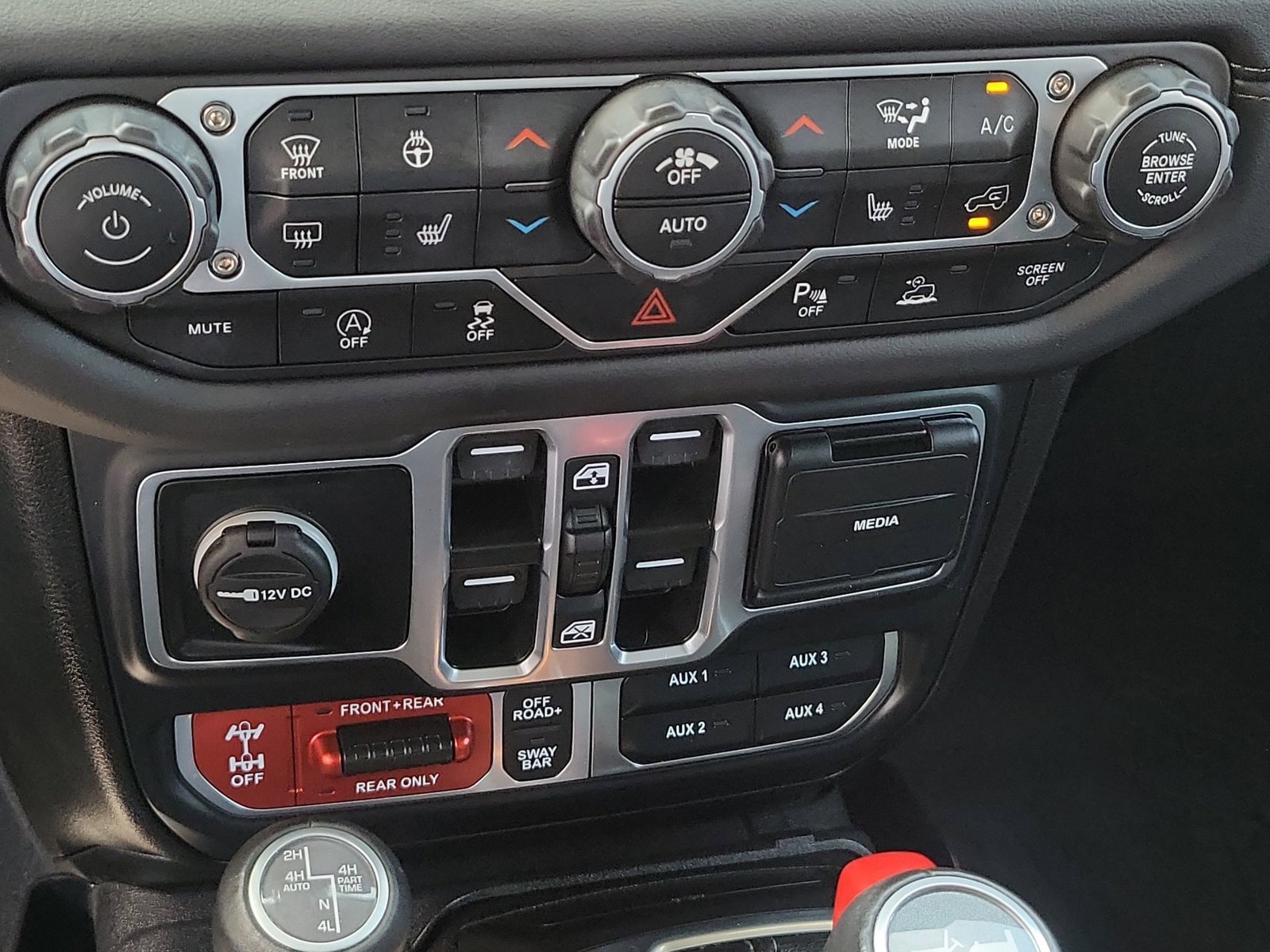Used 2025 Jeep Wrangler Unlimited Rubicon AWD/4WD image 35