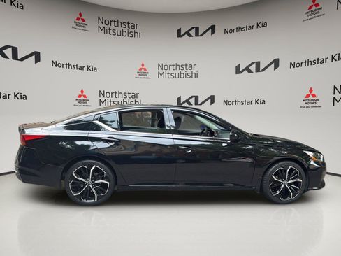 Used 2023 Nissan Altima 2.5 SR FWD image 12