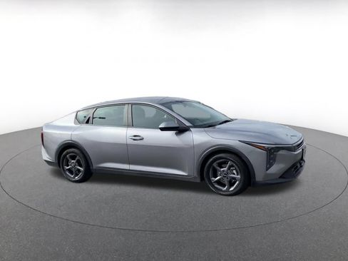 Used 2025 Kia K4 FWD image 2