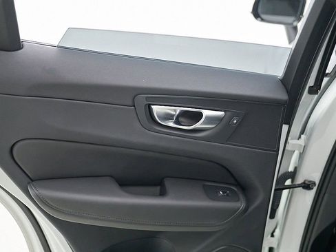 Certified 2025 Volvo XC60 B5 Plus AWD/4WD image 21