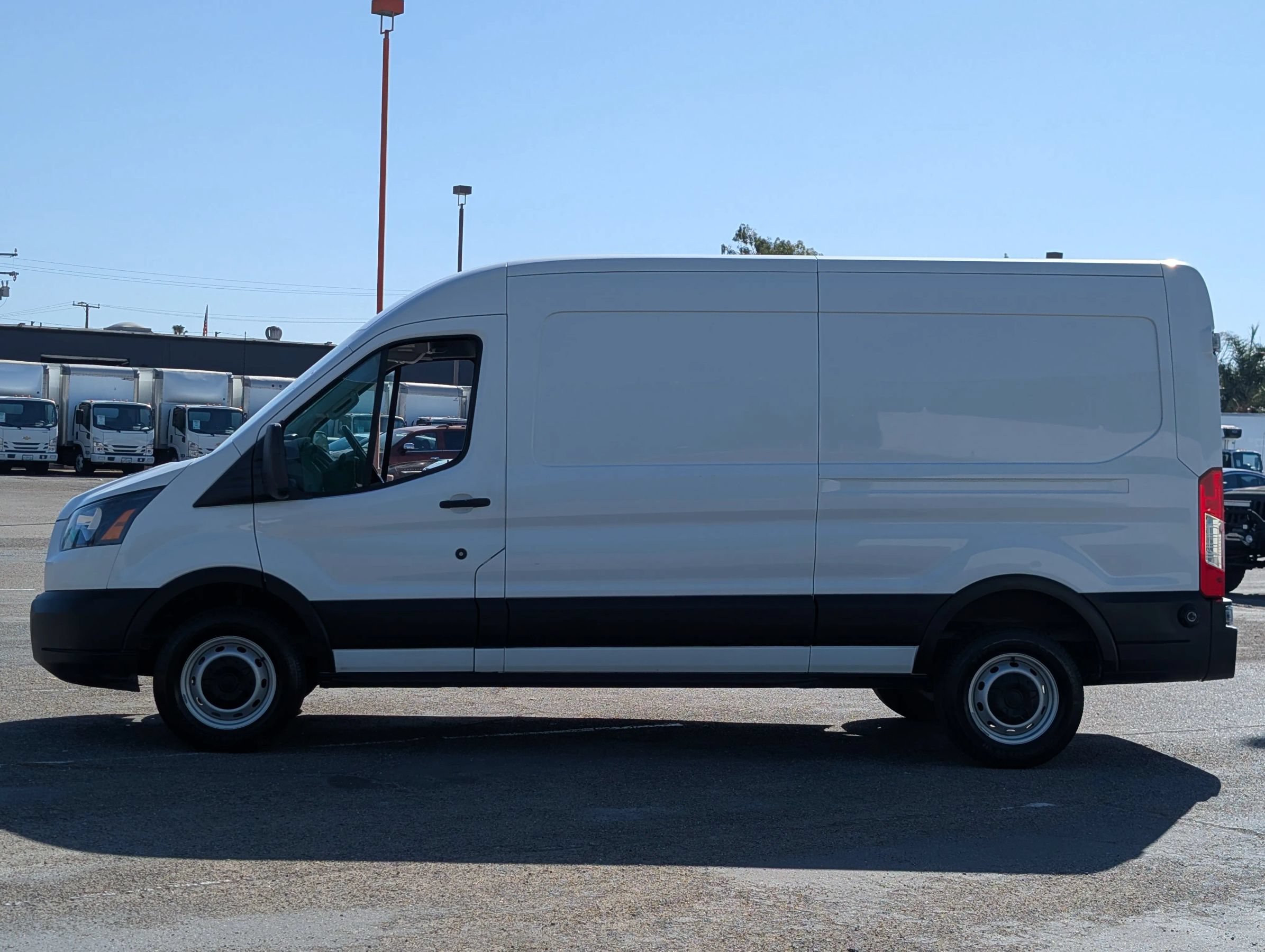 Used 2019 Ford Transit 250 148 Medium Roof RWD image 4