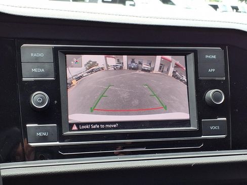 Used 2024 Volkswagen Jetta SE w/ Panoramic Sunroof Package FWD image 19