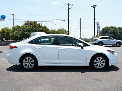 Used 2022 Toyota Corolla LE FWD image 4