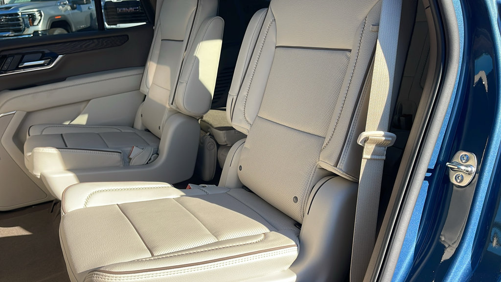 New 2026 GMC Yukon Denali w/ Denali Reserve Package AWD/4WD image 14
