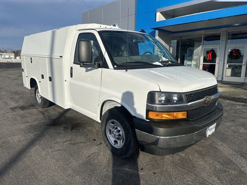 New 2025 Chevrolet Express 3500 w/ Power Convenience Package image 2