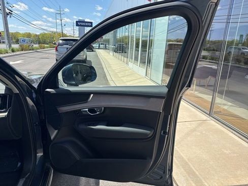 Certified 2025 Volvo XC90 B6 Plus AWD/4WD image 14