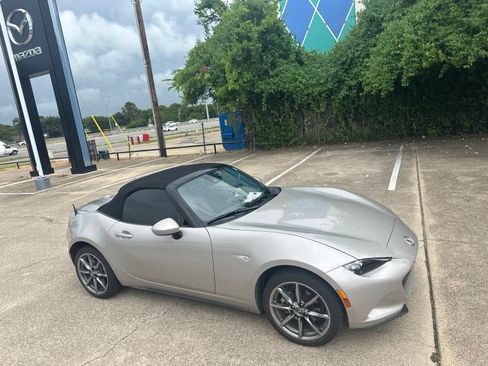 Used 2023 MAZDA MX-5 Miata Grand Touring RWD image 12