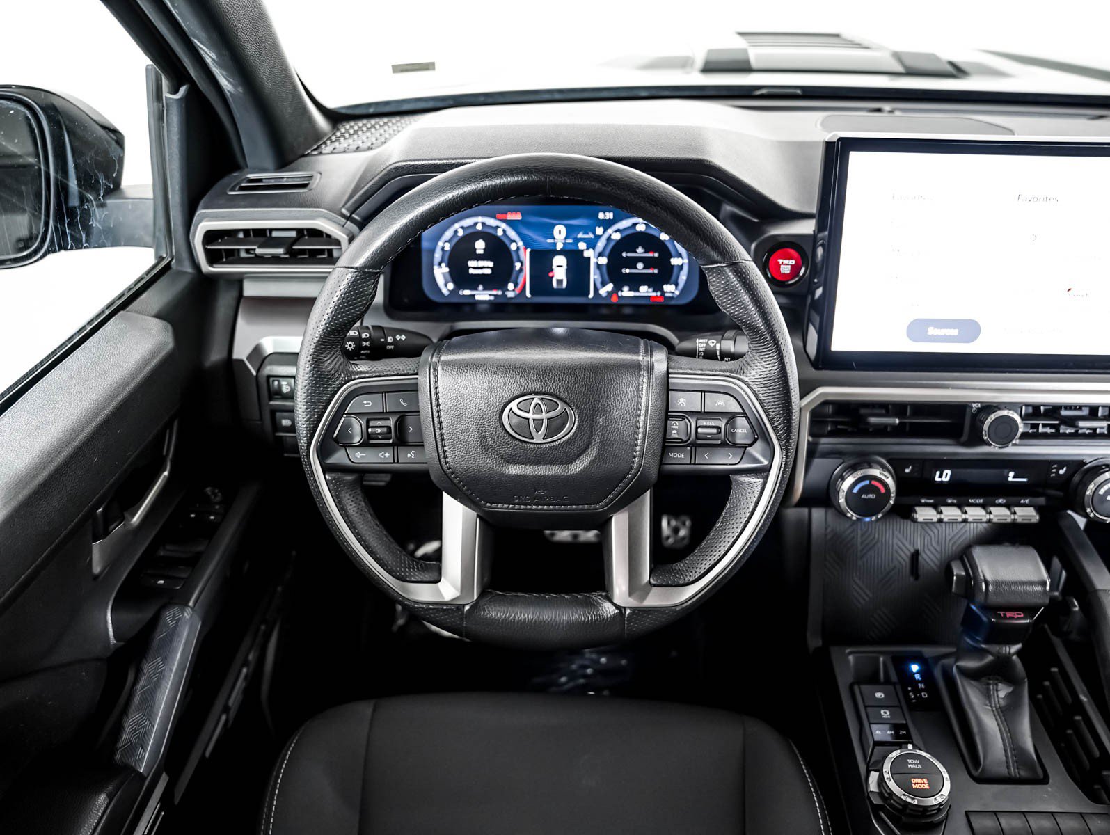 Used 2024 Toyota Tacoma TRD Sport AWD/4WD image 11