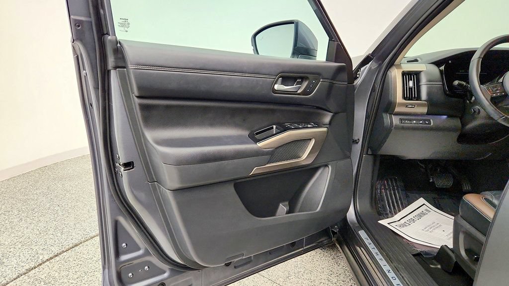 Used 2024 Nissan Pathfinder Platinum AWD/4WD image 10