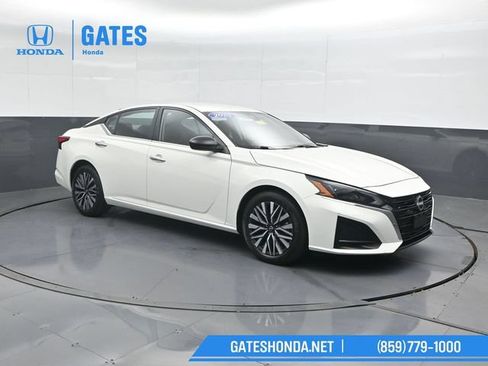 Used 2025 Nissan Altima 2.5 SV FWD image 4