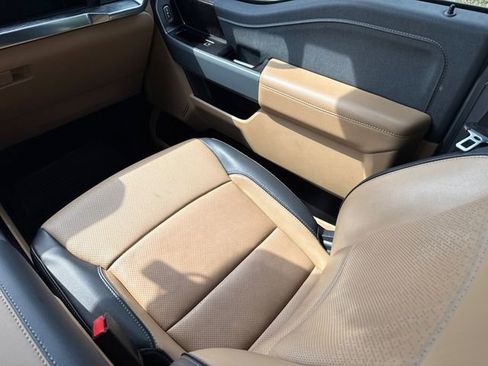 Used 2022 Ford F150 Lariat w/ Trailer Tow Package image 15