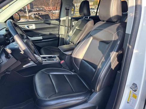 Used 2021 Ford Explorer XLT w/ Equipment Group 202A image 12