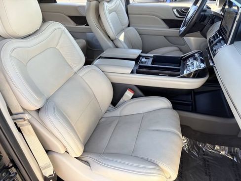 Used 2018 Lincoln Navigator Reserve w/ Technology Package AWD/4WD image 18