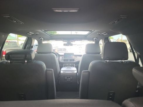 Used 2022 Chevrolet Tahoe Z71 w/ Luxury Package AWD/4WD image 18