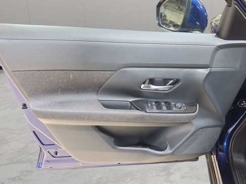 Used 2025 Nissan Kicks SV AWD/4WD image 13