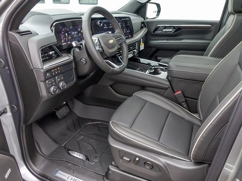 New 2026 Chevrolet Suburban Premier image 15