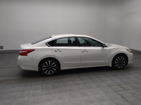 Used 2016 Nissan Altima 2.5 SL w/ 2.5 Technology Package FWD image 10